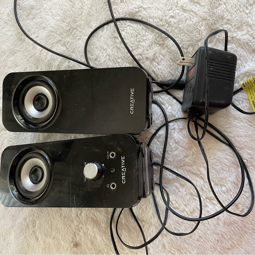 Computer speakers lots of 2